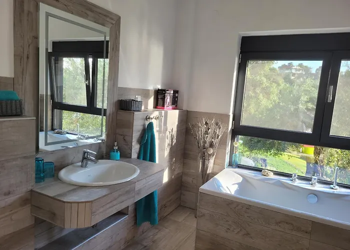 Olivia アパート Pentátion